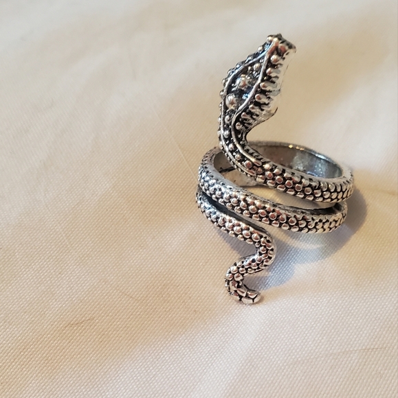 Silver Toned Snake Reptile Cocktail Statement Ring Intricate Details Size 7 - Picture 2 of 4